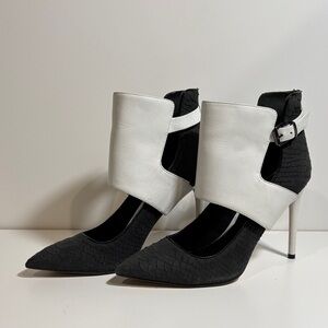 Kenneth Cole Black and White Textured Heels